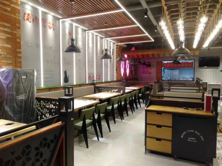 鸿洋烤肉餐厅餐桌椅展示.jpg