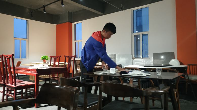 博菲克项目经理拖地.jpg