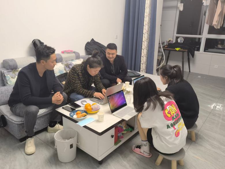 西安博菲克酒店家具厂设计师浏览神木冠之尚酒店效果图.jpg